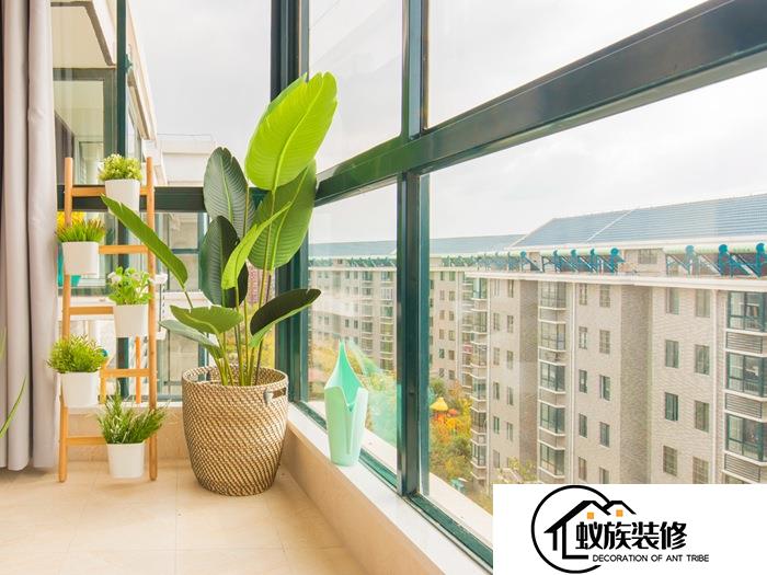 阳台设计与装修有哪些注意事项？阳台适合种植哪些植物？(2023已更新)